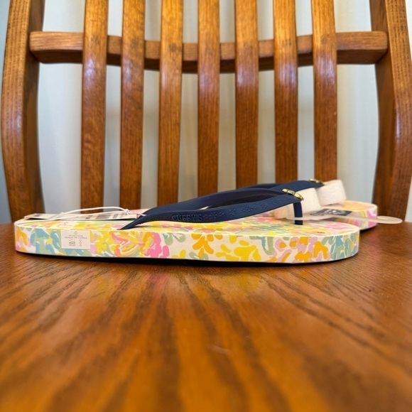 🌈 6/$60 Cuffy’s Cape Cod Thong Flip Flops Starfish Navy Blue Floral Print Size 8 - Picture 3 of 7